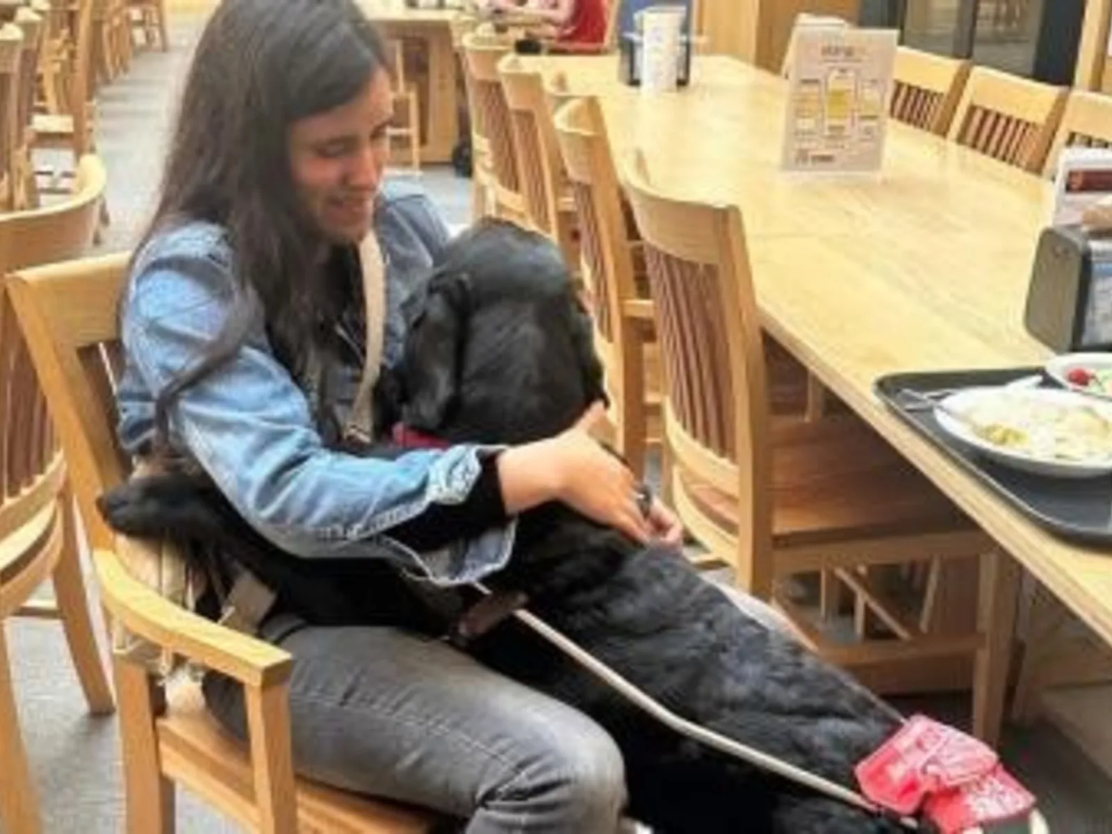 Milagros Costabel recorrió 19 países con su perro guía Indio